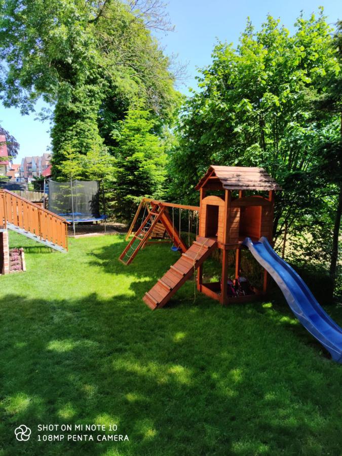 Pokoje Goscinne Pod Kasztanami Łeba Exterior foto