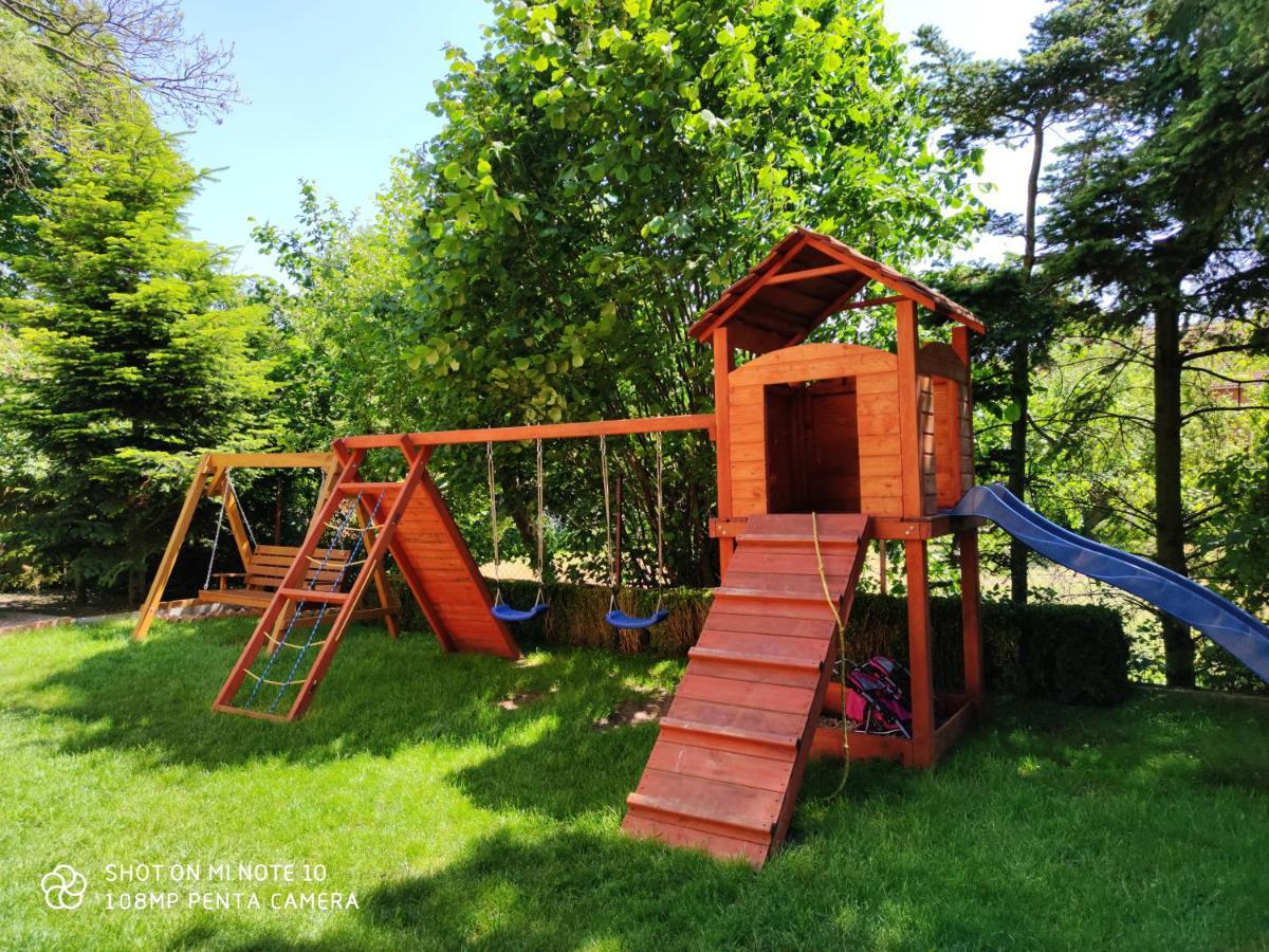 Pokoje Goscinne Pod Kasztanami Łeba Exterior foto
